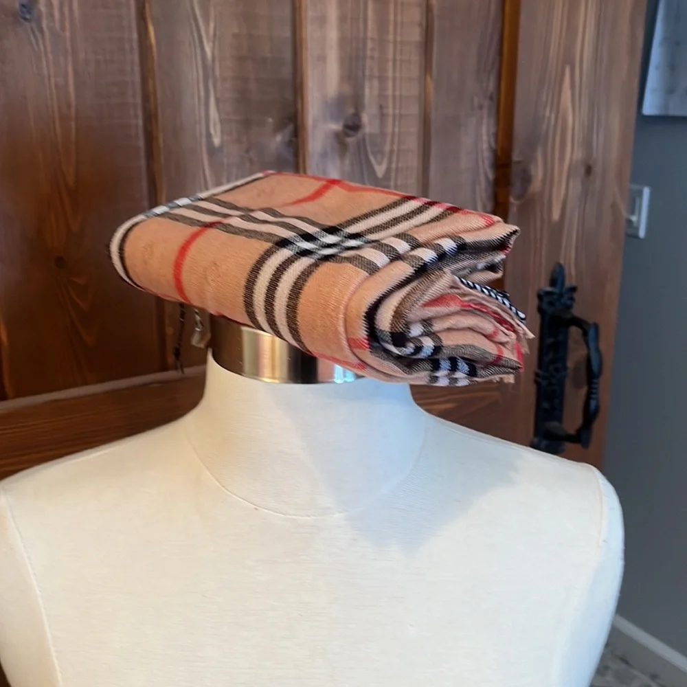 Popular colors scarf Not Burberry - Picture 6 of 6